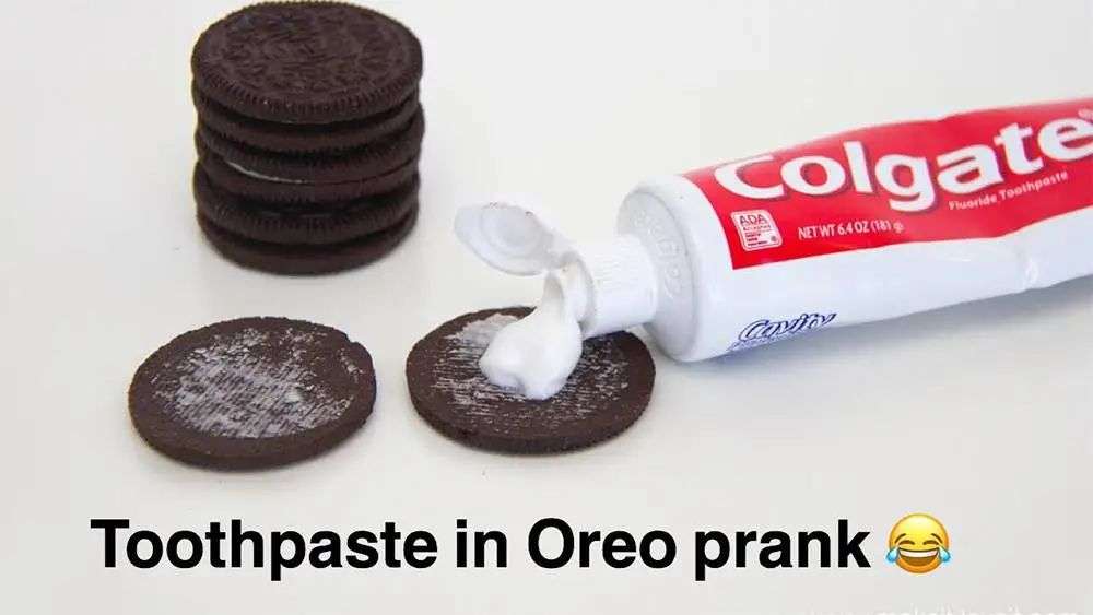 再也不用「擠牙膏」，高露潔換上的「潤滑劑」包裝，讓牙膏從此一滴不剩