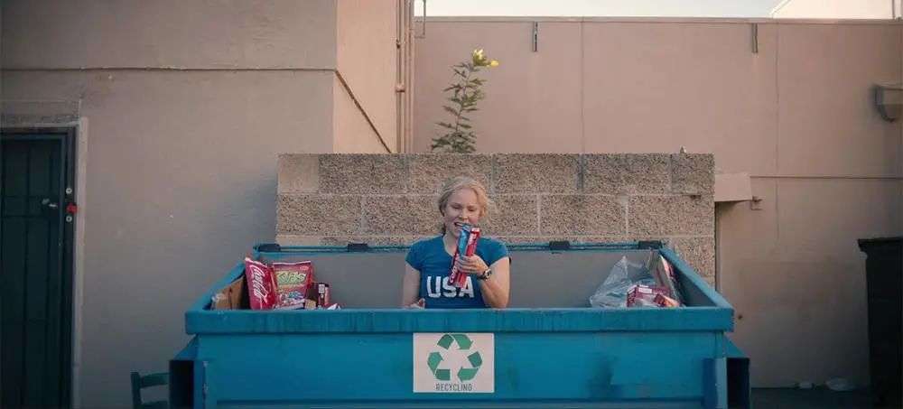 再也不用「擠牙膏」，高露潔換上的「潤滑劑」包裝，讓牙膏從此一滴不剩