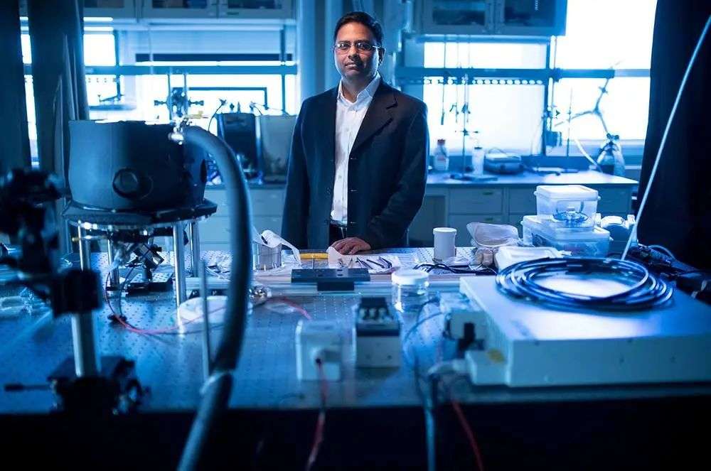 再也不用「擠牙膏」，高露潔換上的「潤滑劑」包裝，讓牙膏從此一滴不剩